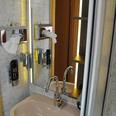 Stadt-gut-hotel Altstadt-hotel Stern 3* 德尔奥博的新市场