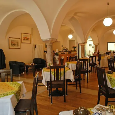 Stadt-gut-hotel Altstadt-hotel Stern 德尔奥博的新市场