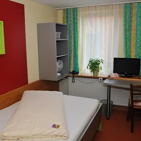 Stadt-gut-hotel Altstadt-hotel Stern 3* 德尔奥博的新市场
