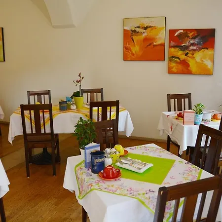 Stadt-gut-hotel Altstadt-hotel Stern 3* 德尔奥博的新市场