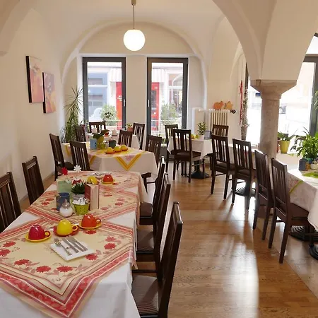 Stadt-gut-hotel Altstadt-hotel Stern 酒店 德尔奥博的新市场