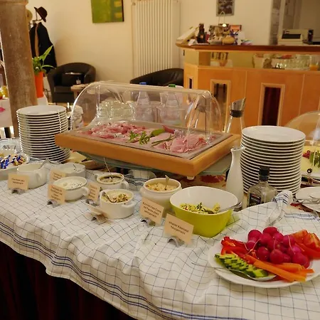 Stadt-gut-hotel Altstadt-hotel Stern 3* 德尔奥博的新市场